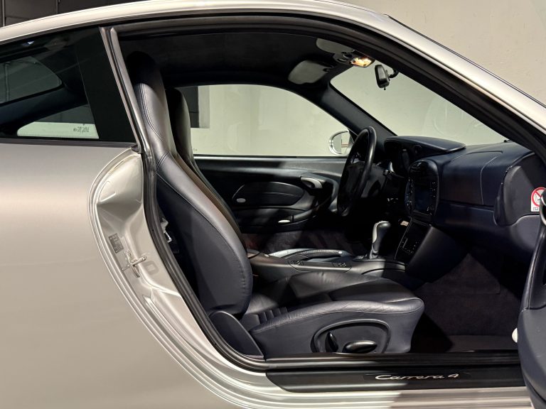 PORSCHE 996 CARRERA 4