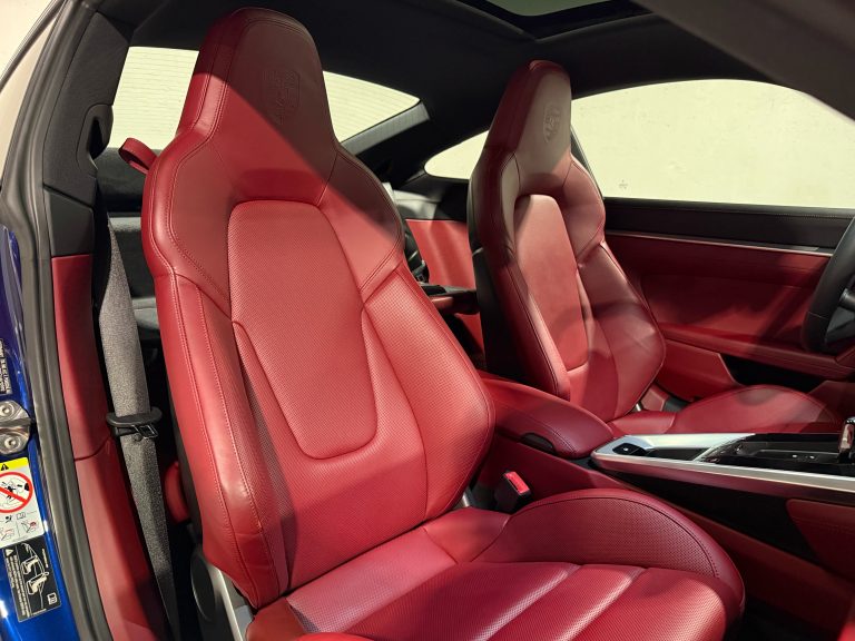 PORSCHE 992 4S