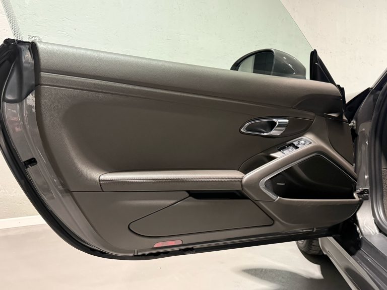 PORSCHE 718 CAYMAN