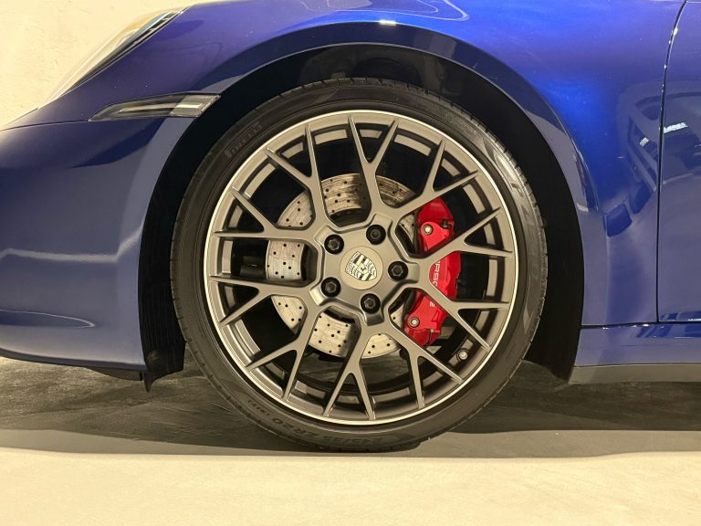 PORSCHE 992 4S